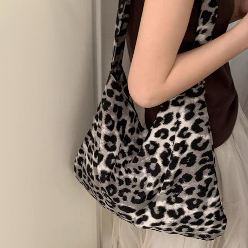 Pilar | Bolso femenino casual con estampado de leopardo