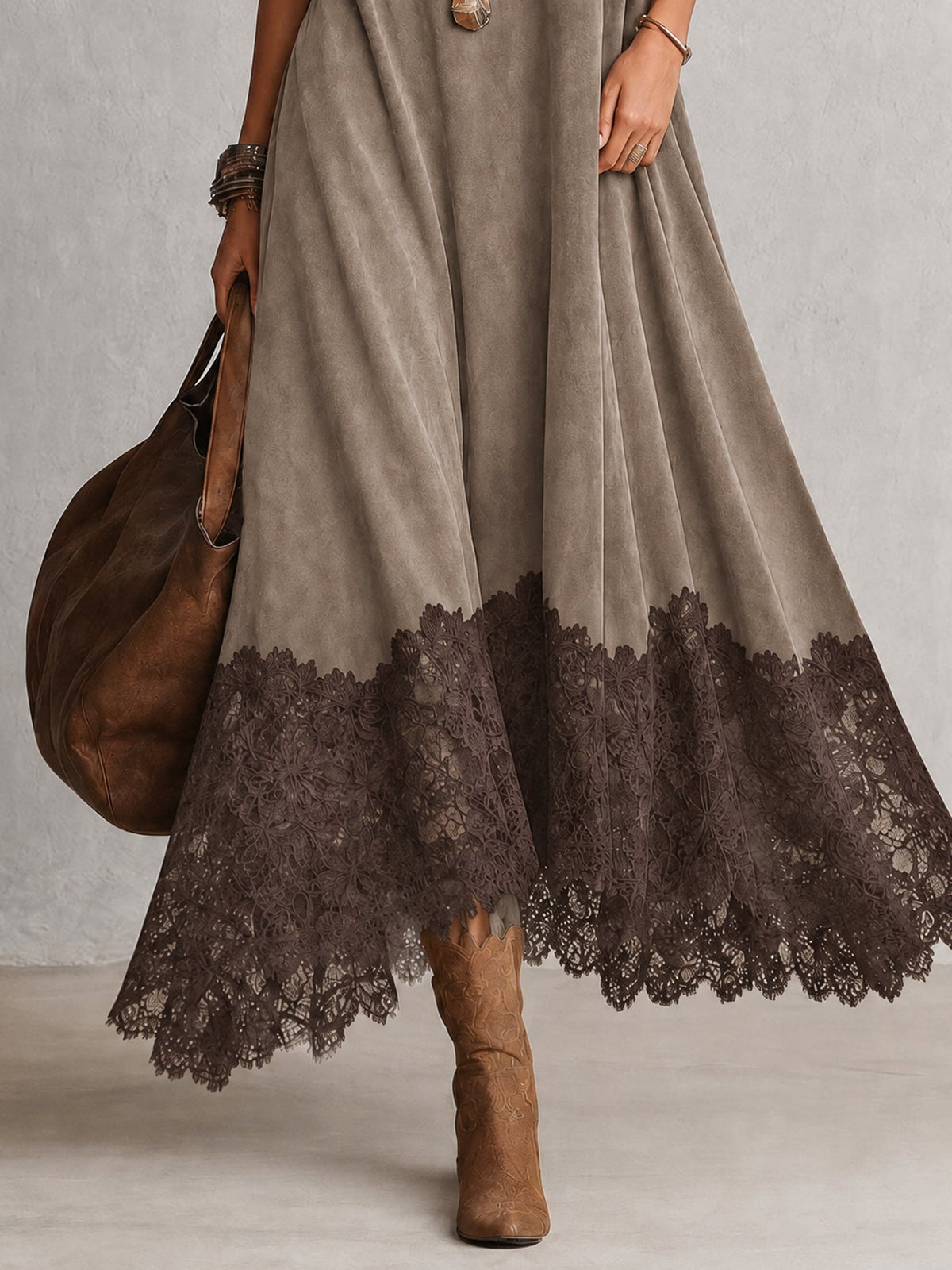 Leonora | Abito Maxi con Orlo in Pizzo e Maniche Arricciate