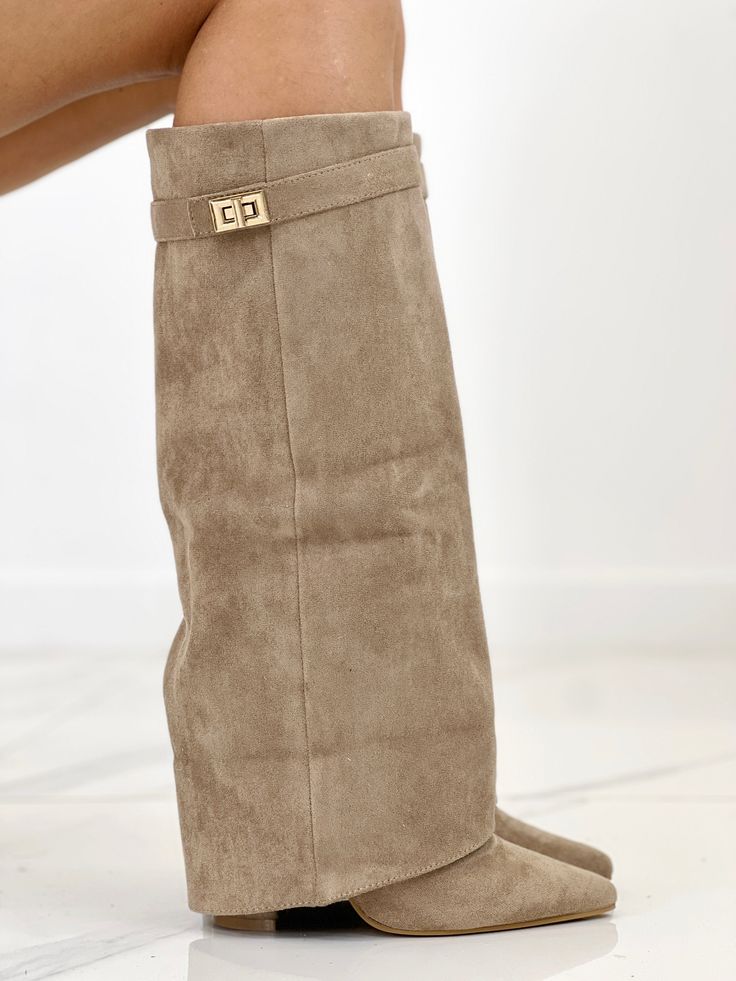 Ada | Botas de ante caqui