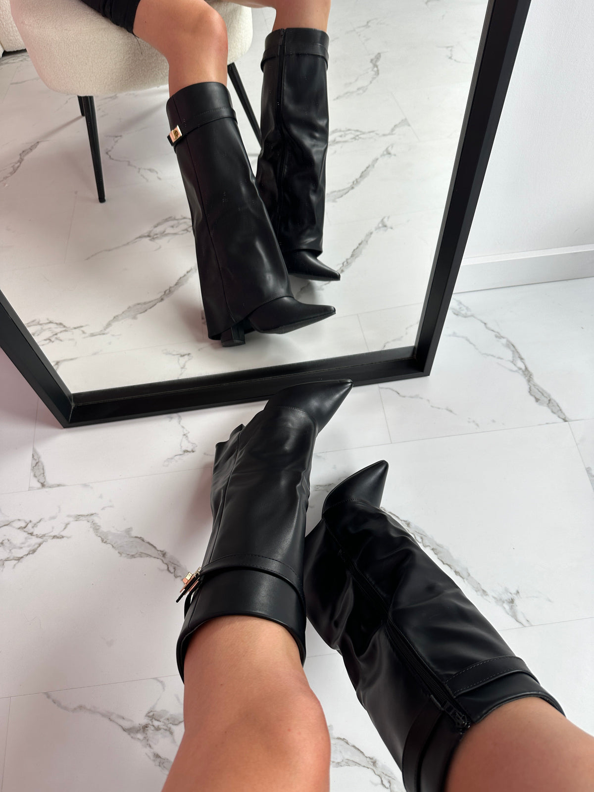 Abril | Botas de cuero negro