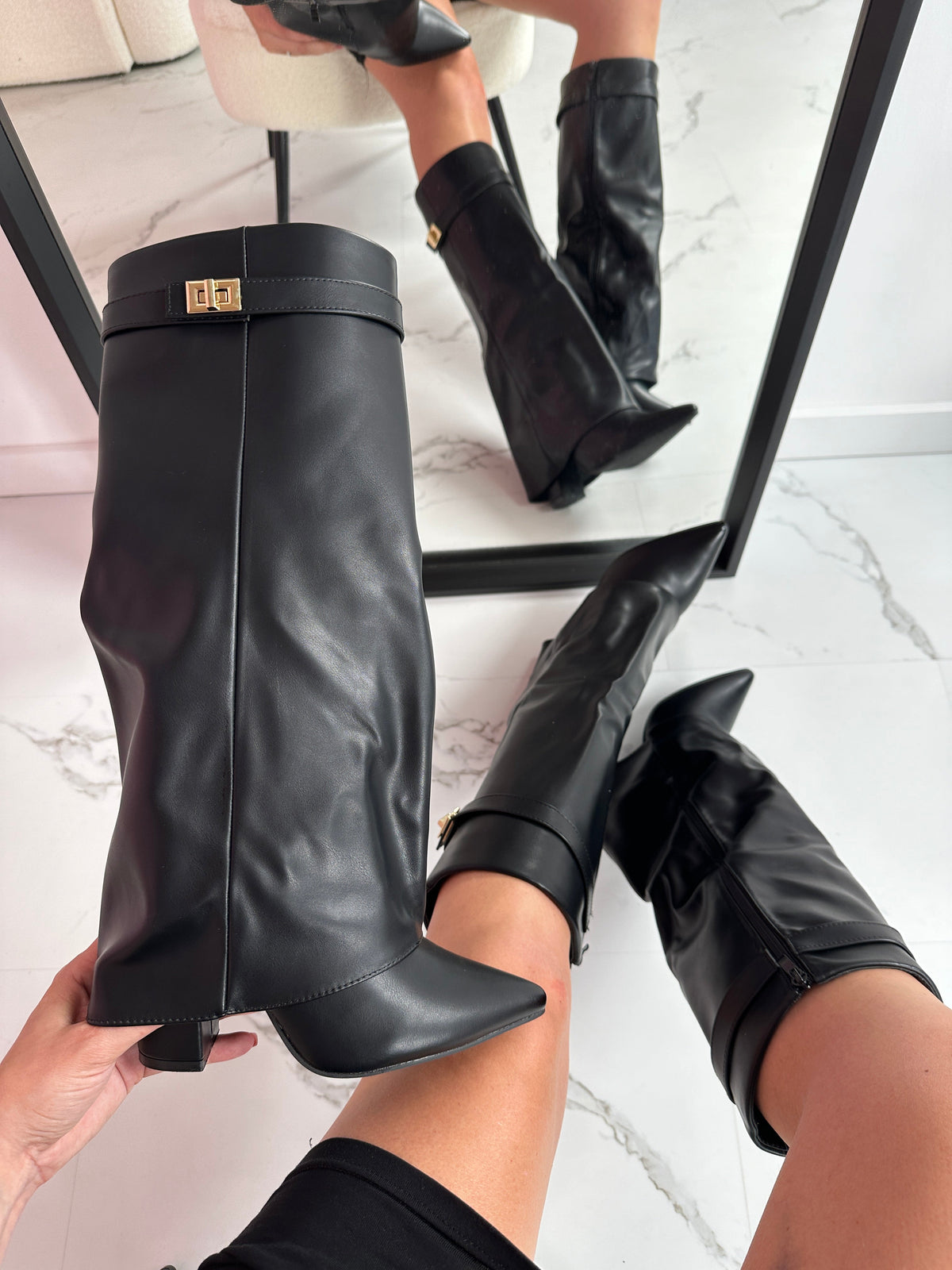 Abril | Botas de cuero negro