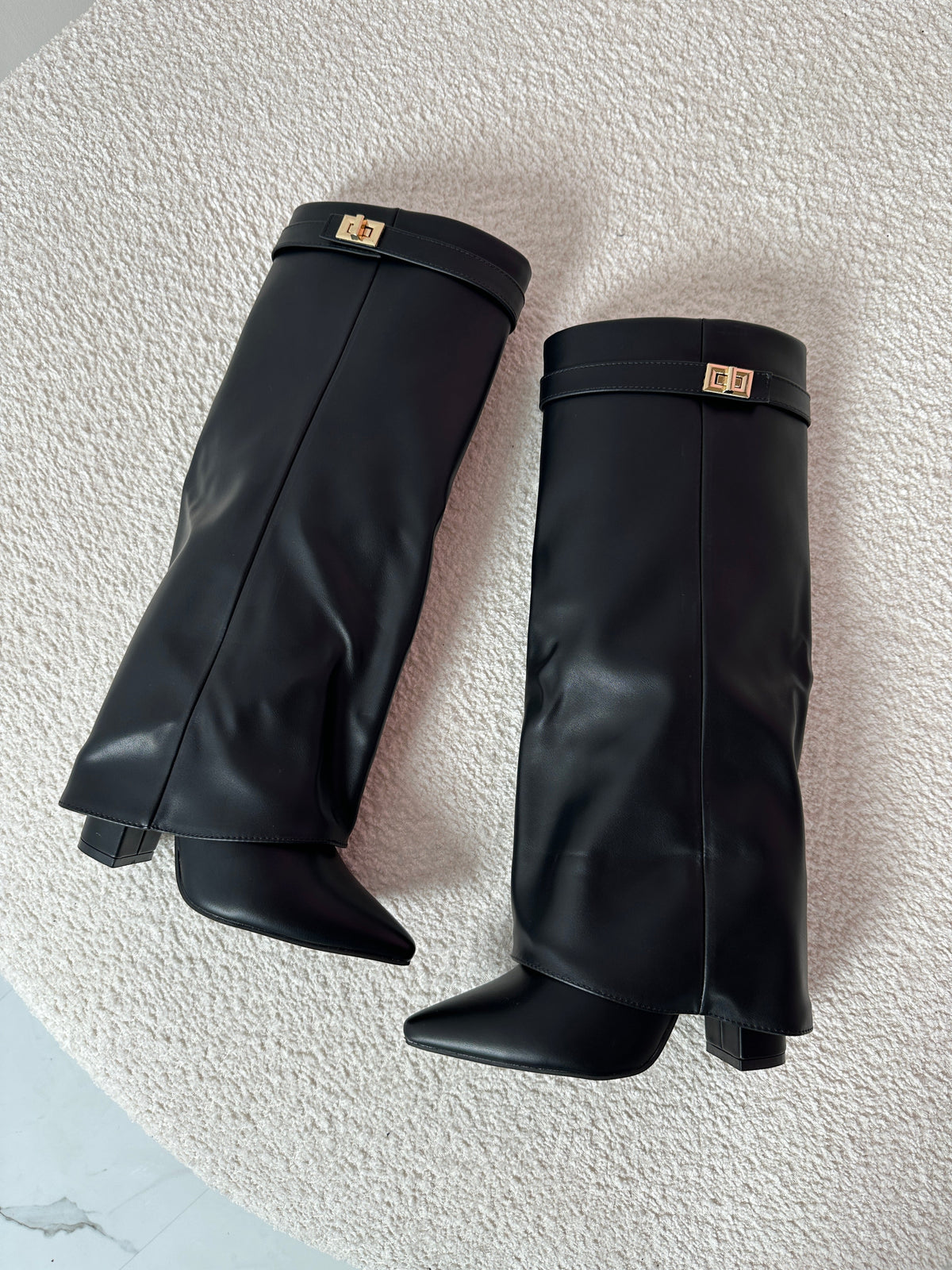 Abril | Botas de cuero negro